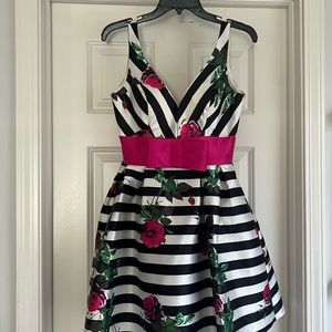 MacDuggal Homecoming Formal Dress size US 4